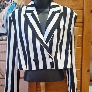 Forever 21 Beetle Juice Cropped Blazer